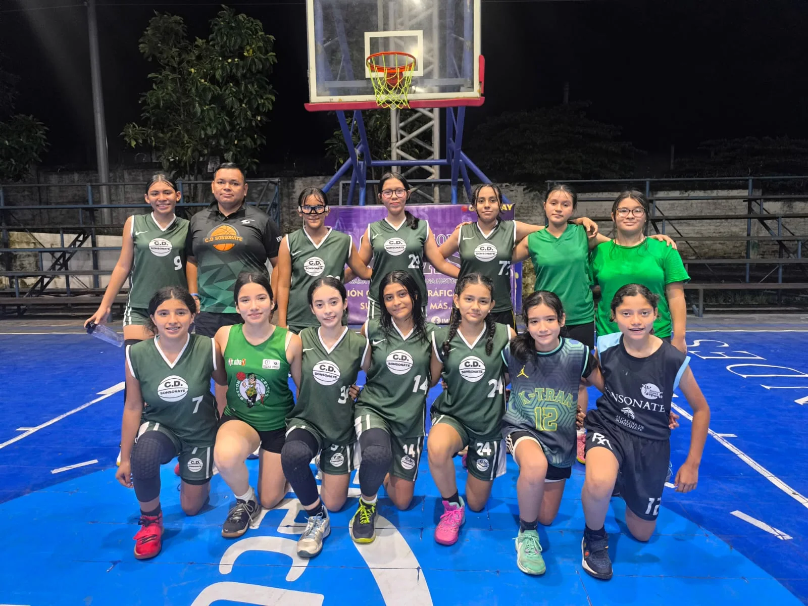 Equipo femenino C.D. Sonsonate